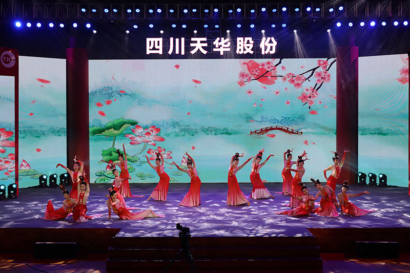 08 舞蹈：宏图锦鲤.jpg